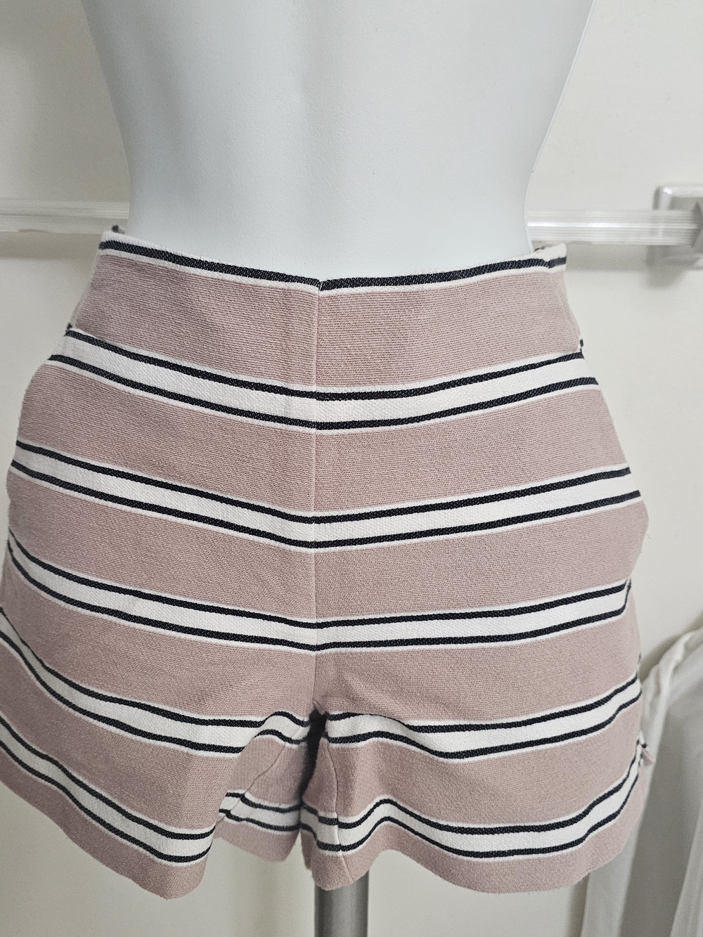 LOFT Blush Pink Striped High-Waist Women’s Shorts, Sz US 2